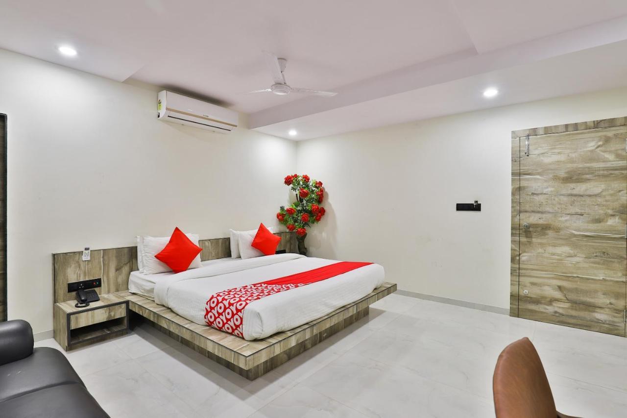 Oyo 23540 Hotel Suryakant Rajkot Eksteriør bilde